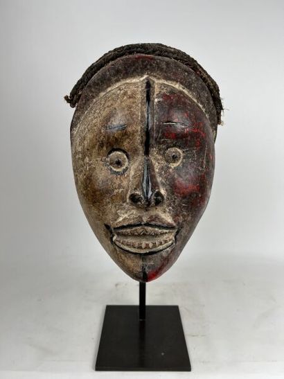 NIGERIA - IDOMA People

Two-colored mask...