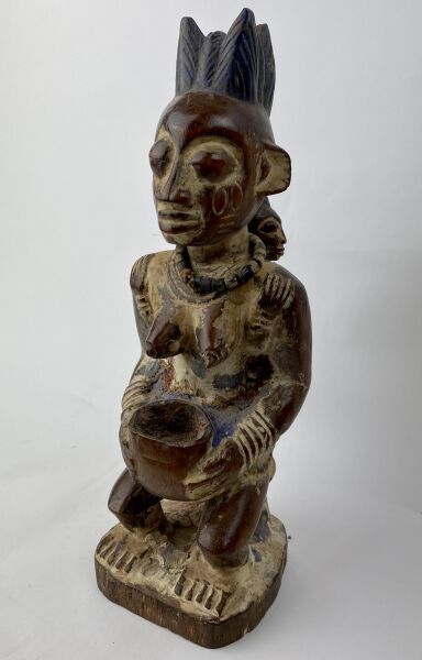 NIGERIA - YORUBA People

Female statuette...