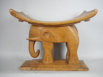 COTE D 'IVOIRE - ASHANTI people

Curved seat...
