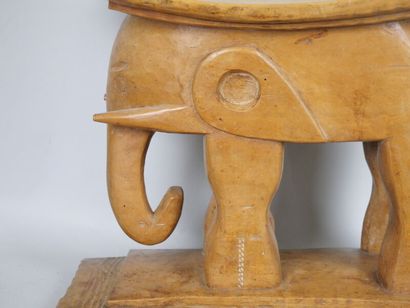 COTE D 'IVOIRE - ASHANTI people

Curved seat...
