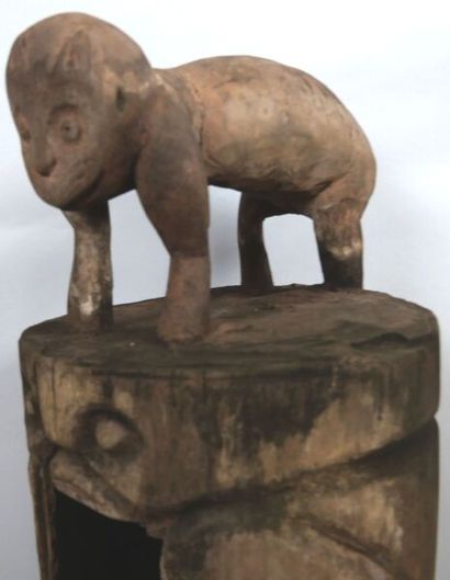 CAMEROON - BAMILEKE people

Drum with anthropomorphic...