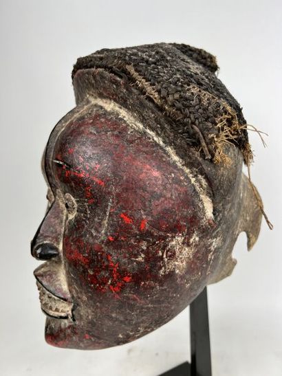 NIGERIA - IDOMA People

Two-colored mask...
