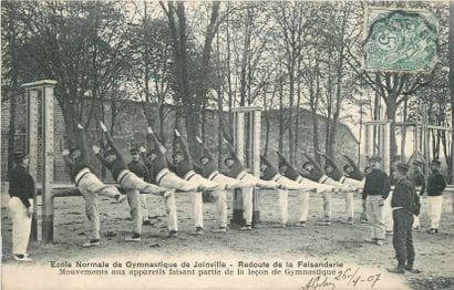 63 CARTES POSTALES MILITARIA : Divers. Dont