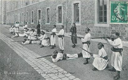 63 CARTES POSTALES MILITARIA : Divers. Dont