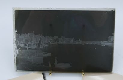 104 PHOTOGRAPHIES : Sur plaque de verre,...