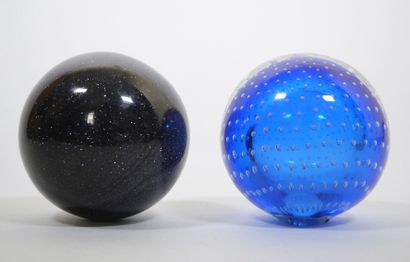 Ensemble comprenant deux sulfures ou boules...
