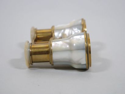Paire de jumelles de théâtre en laiton et...