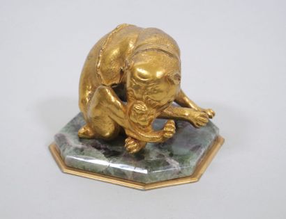 ATHA Paris
Presse-papier en bronze doré figurant...