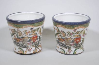 ASIATIDES
Paire de cache-pot de forme tronconique...
