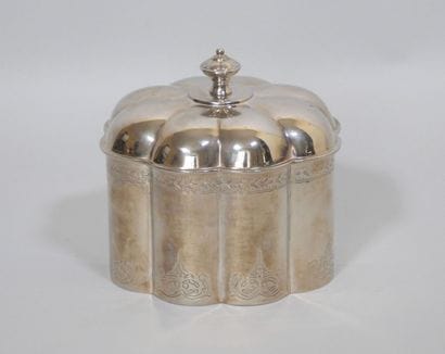 GODINGER SILVER 1994
Boite ovale couverte...