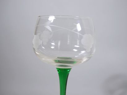 Suite de onze verres à vin d'Alsace en verre,...