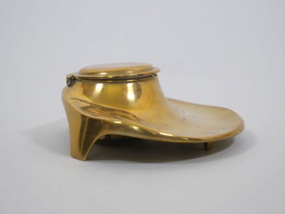 GESCHUTZT
Encrier de forme libre en bronze...