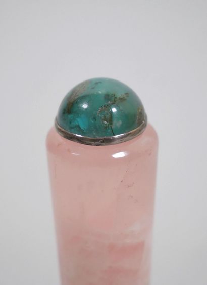 Ensemble comprenant :
- Un cachet en quartz...