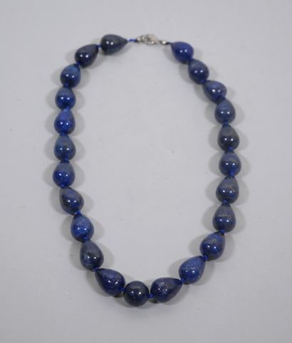 Collier en perles de lapis-lazuli taille...