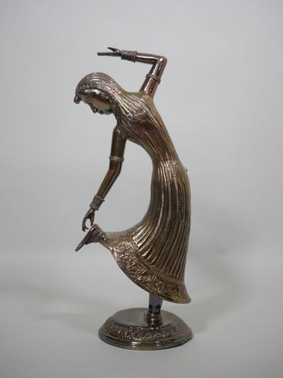 INDE
Paire de danseuses en argent à décor...