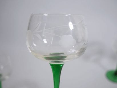Suite de onze verres à vin d'Alsace en verre,...