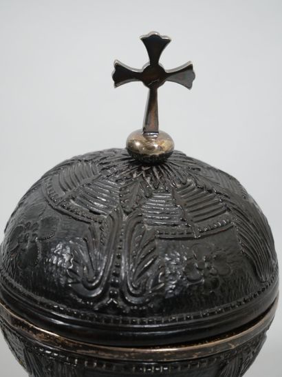 Coupe couverte sur piédouche en forme de...