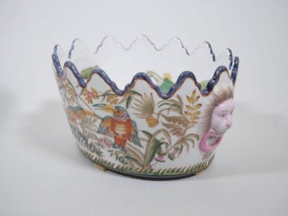 ASIATIDES 
Suite de deux verrières en porcelaine...