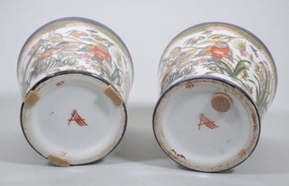 ASIATIDES
Paire de cache-pot de forme tronconique...