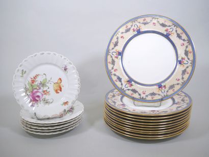 ROYAL DOULTON - ENGLAND 
Suite de 11 assiettes...