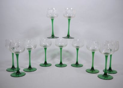 Suite de onze verres à vin d'Alsace en verre,...