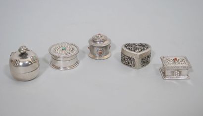NEPAL ou TIBET
Suite de 5 boîtes à pilules...