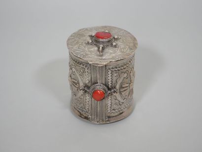 NEPAL ou TIBET
Boîte couverte de forme cylindrique...