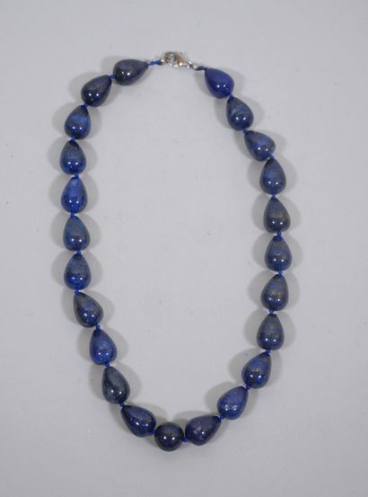 Collier en perles de lapis-lazuli taille...