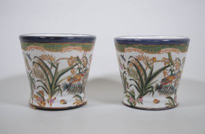 ASIATIDES
Paire de cache-pot de forme tronconique...