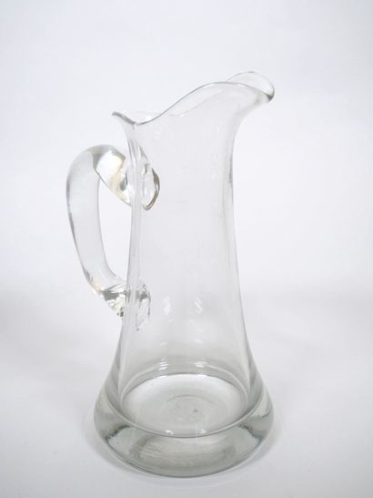Ensemble en verre comprenant :
- Une bouteille...