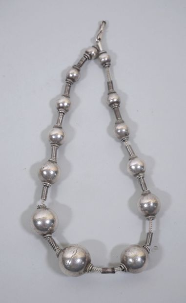 Fort ensemble de bijoux fantaisie en métal...