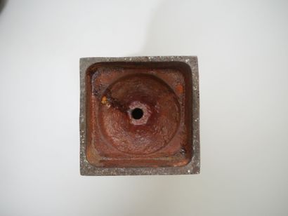 Suite de deux vases Médicis en fonte, la...