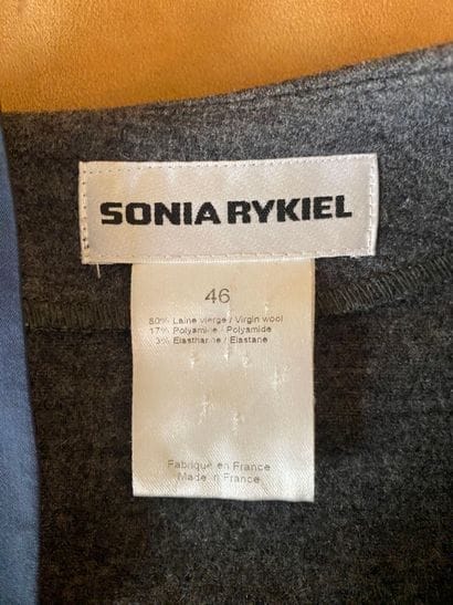 SONIA RYKIEL 
Robe en mélange de laine (80%)...