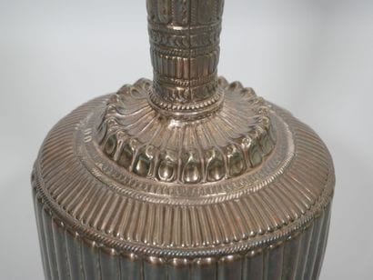 INDE
Vase de forme bouteille en argent à...