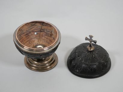 Coupe couverte sur piédouche en forme de...