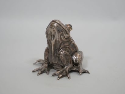 Sujet en métal argenté figurant une grenouille...