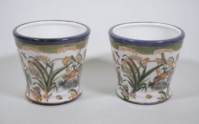 ASIATIDES
Paire de cache-pot de forme tronconique...