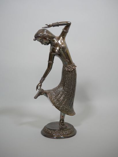 INDE
Paire de danseuses en argent à décor...