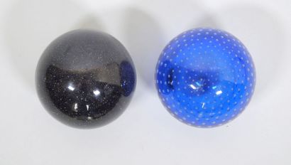 Ensemble comprenant deux sulfures ou boules...