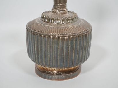 INDE
Vase de forme bouteille en argent à...