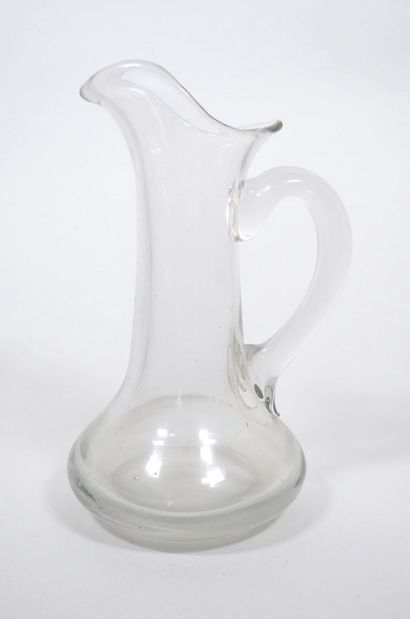 Ensemble en verre comprenant :
- Une bouteille...