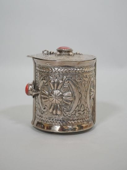 NEPAL ou TIBET
Boîte couverte de forme cylindrique...