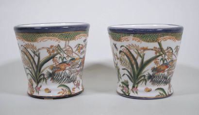 ASIATIDES
Paire de cache-pot de forme tronconique...