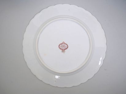 ROYAL DOULTON - ENGLAND 
Suite de 11 assiettes...