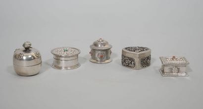 NEPAL ou TIBET
Suite de 5 boîtes à pilules...
