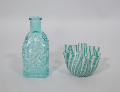 Ensemble en verre comprenant :
- une petite...