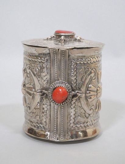 NEPAL ou TIBET
Boîte couverte de forme cylindrique...