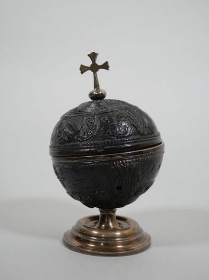 Coupe couverte sur piédouche en forme de...