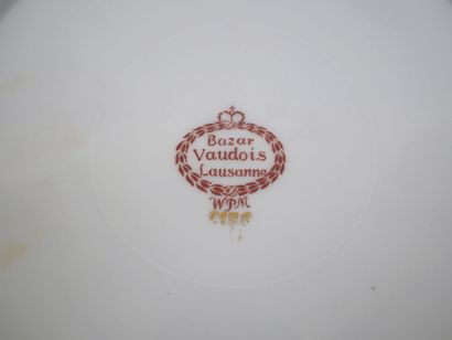 ROYAL DOULTON - ENGLAND 
Suite de 11 assiettes...
