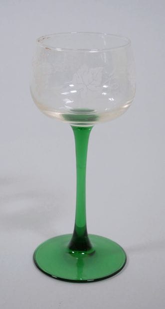 Suite de onze verres à vin d'Alsace en verre,...